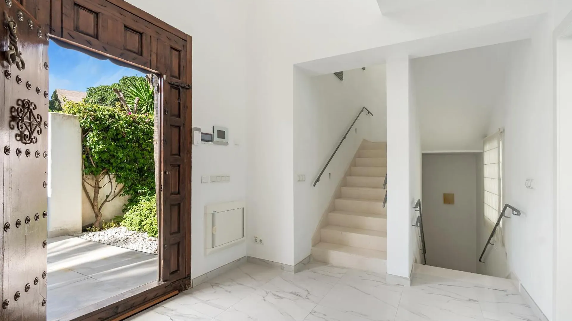 Hermosa Villa En Marbella,100 M Playa, Vistas Al Mar, Piscina Privada