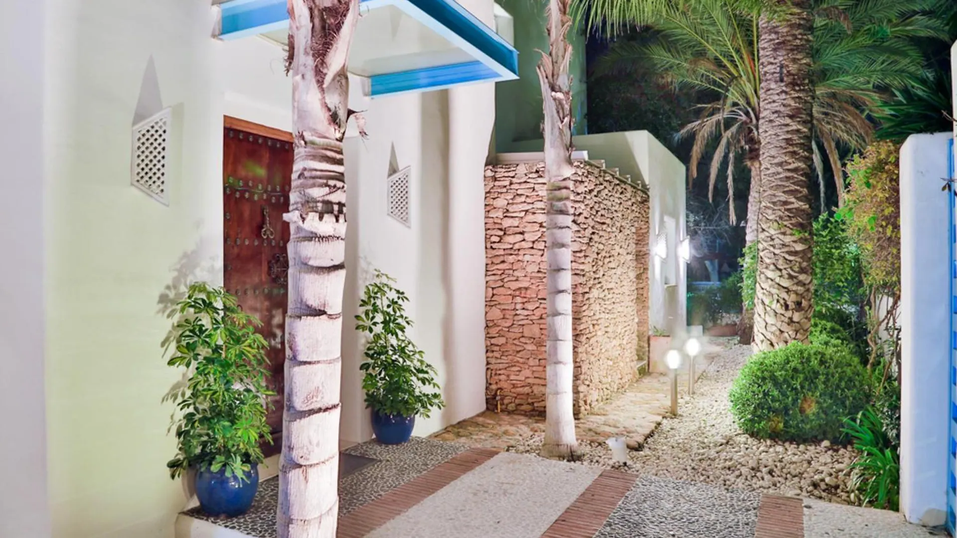 Hermosa Villa En Marbella,100 M Playa, Vistas Al Mar, Piscina Privada