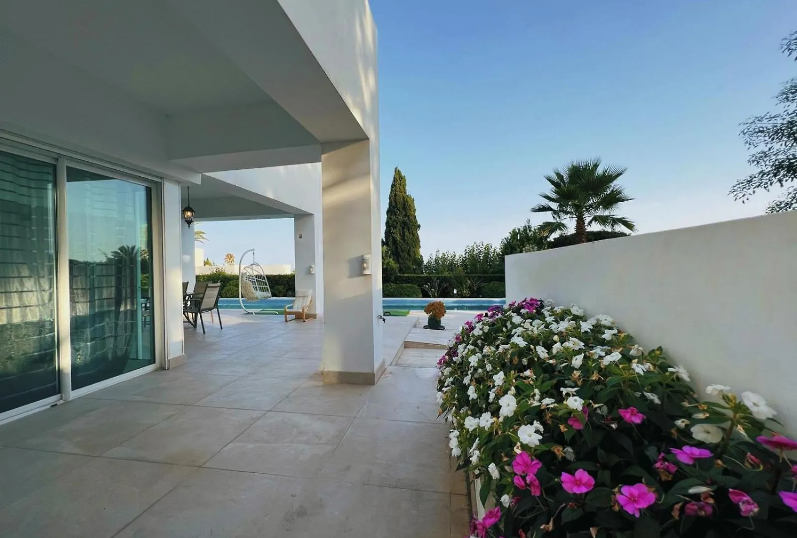 Hermosa Villa En Marbella,100 M Playa, Vistas Al Mar, Piscina Privada
