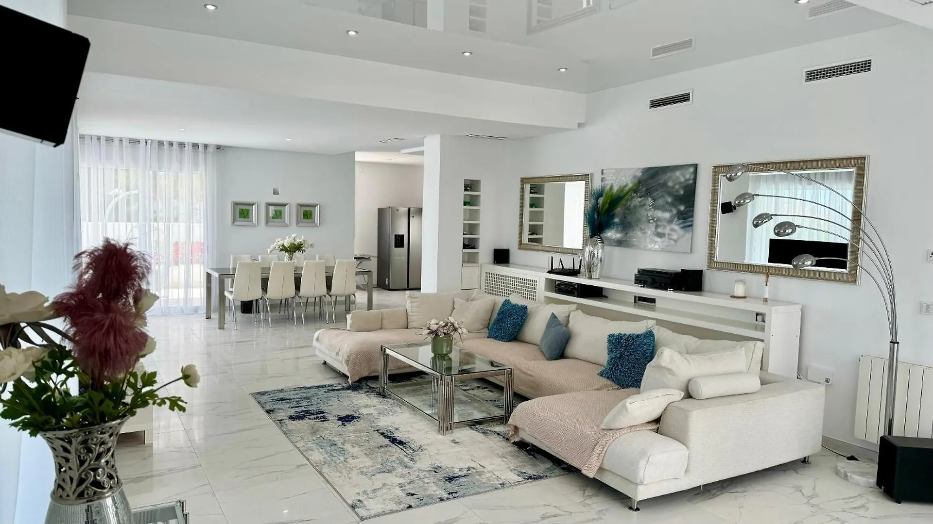 Hermosa Villa En Marbella,100 M Playa, Vistas Al Mar, Piscina Privada