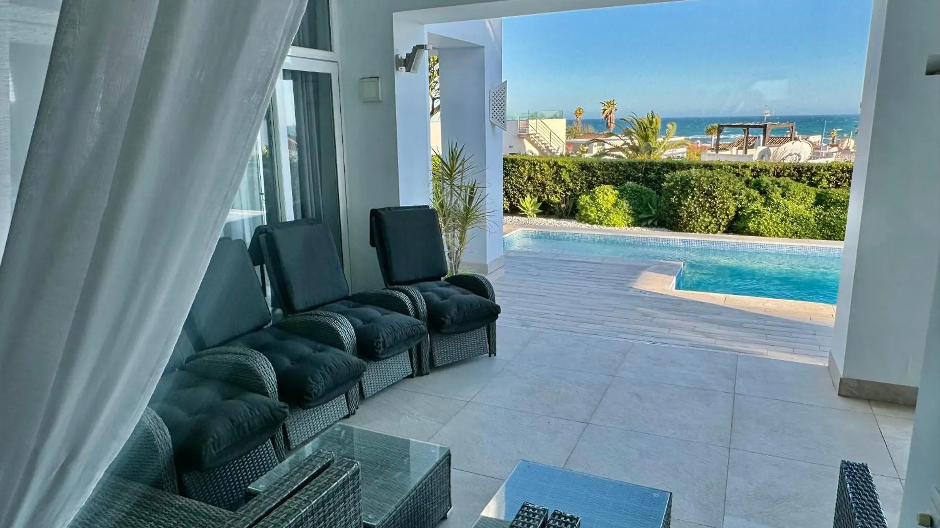 Hermosa Villa En Marbella,100 M Playa, Vistas Al Mar, Piscina Privada  Marbella