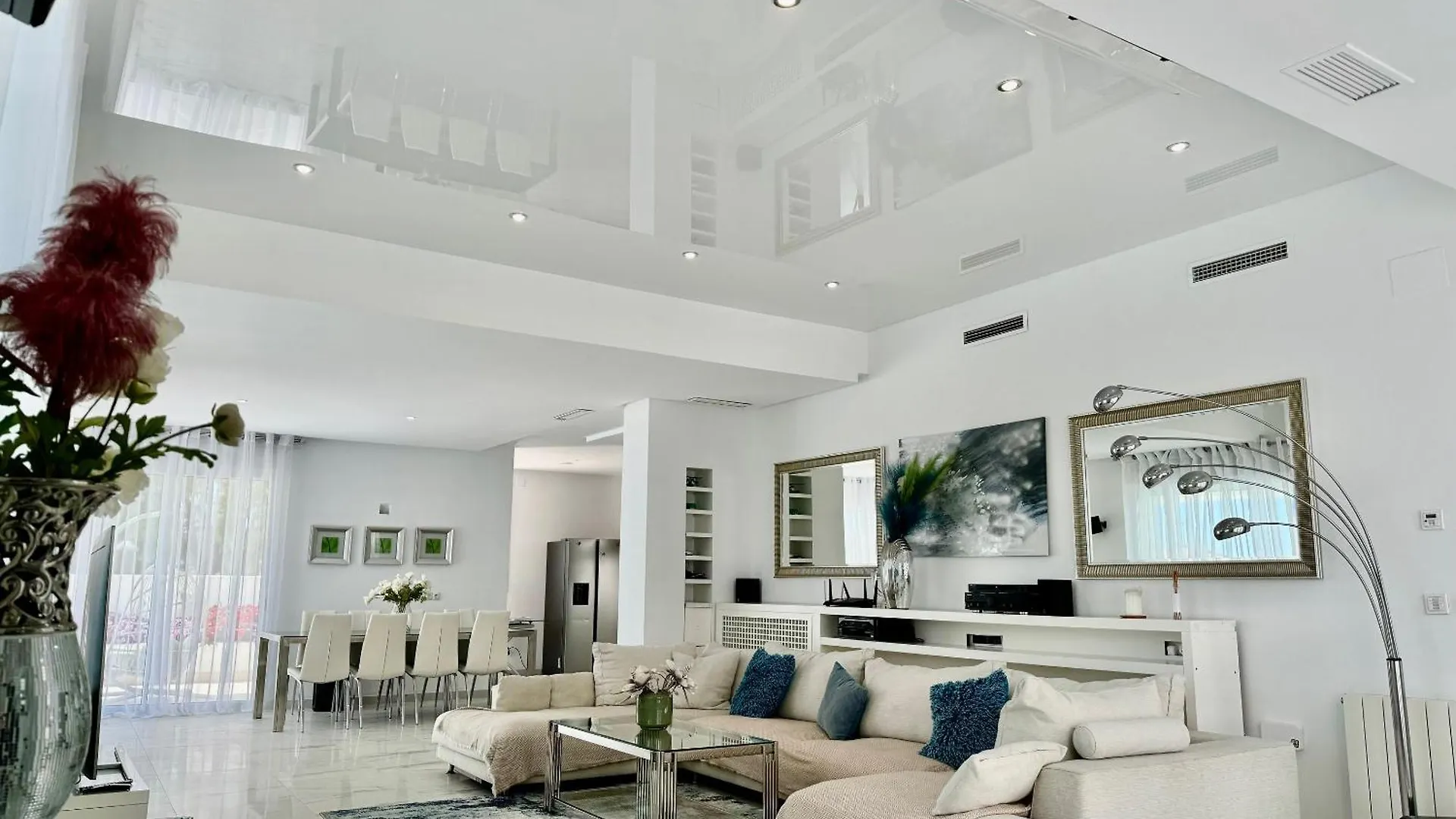 Hermosa Villa En Marbella,100 M Playa, Vistas Al Mar, Piscina Privada Spain