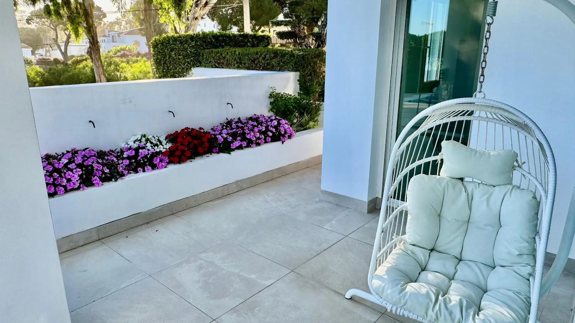 Hermosa Villa En Marbella,100 M Playa, Vistas Al Mar, Piscina Privada