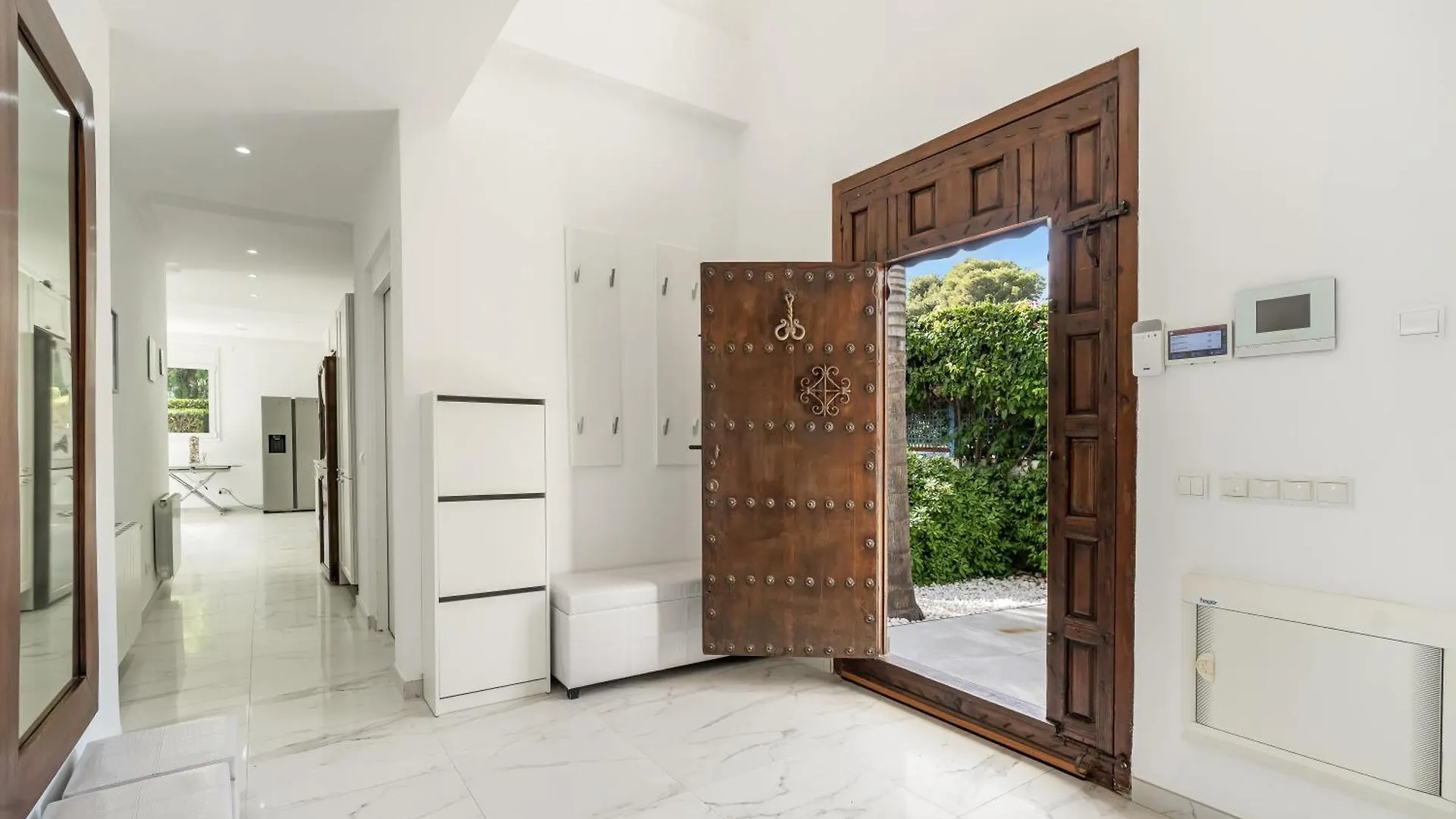 Hermosa Villa En Marbella,100 M Playa, Vistas Al Mar, Piscina Privada