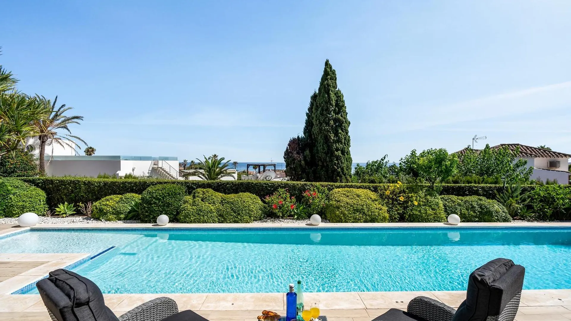 Hermosa Villa En Marbella,100 M Playa, Vistas Al Mar, Piscina Privada Spain