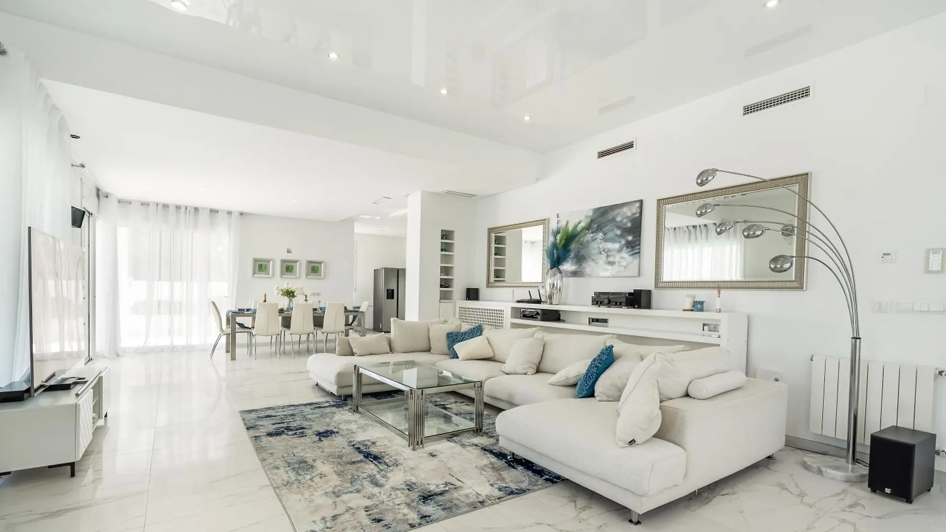 Hermosa Villa En Marbella,100 M Playa, Vistas Al Mar, Piscina Privada