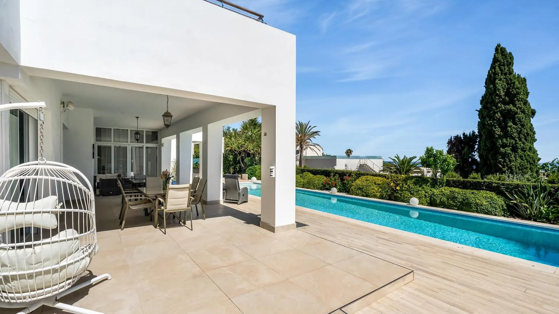 Hermosa Villa En Marbella,100 M Playa, Vistas Al Mar, Piscina Privada  Marbella