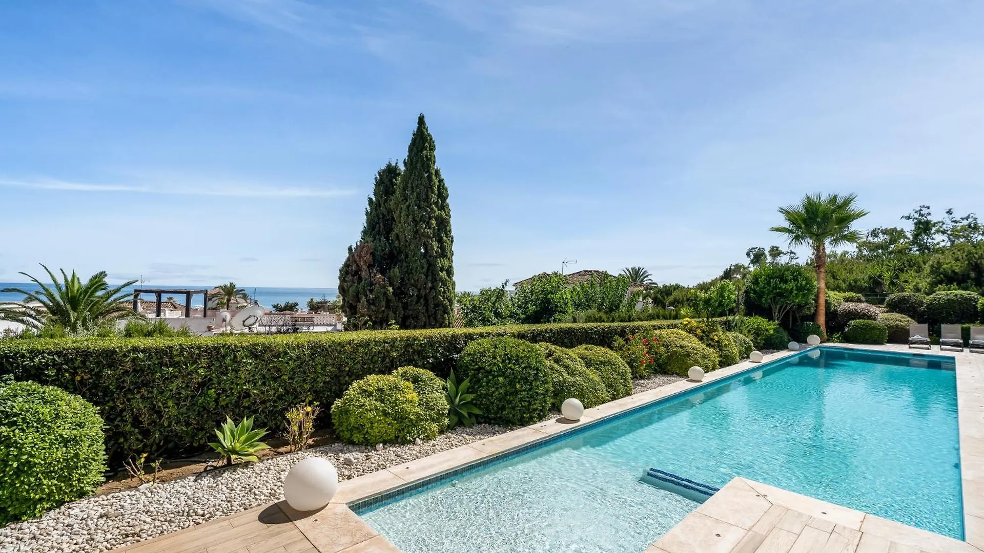 Hermosa Villa En Marbella,100 M Playa, Vistas Al Mar, Piscina Privada Spain