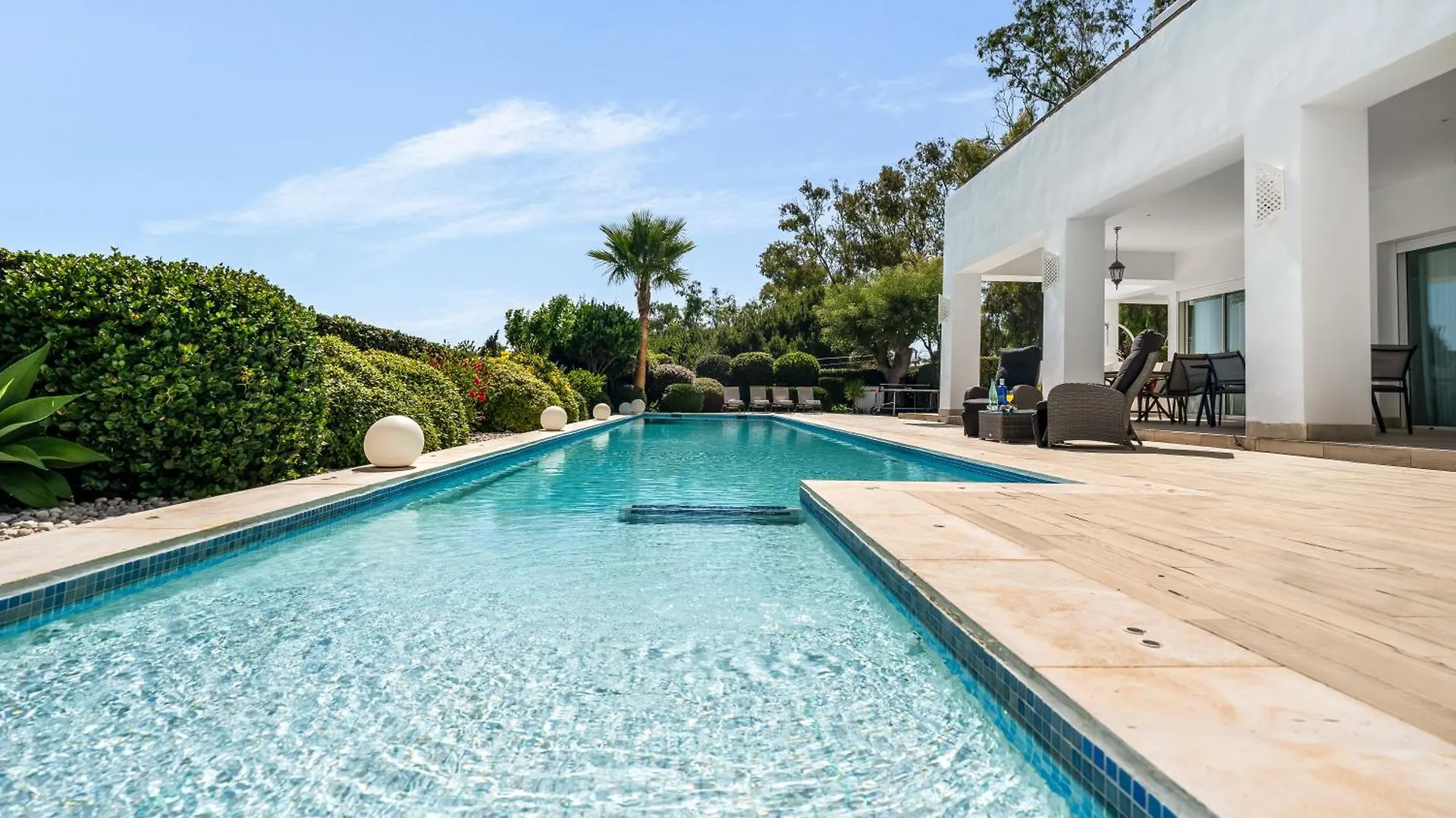 Hermosa Villa En Marbella,100 M Playa, Vistas Al Mar, Piscina Privada Marbella