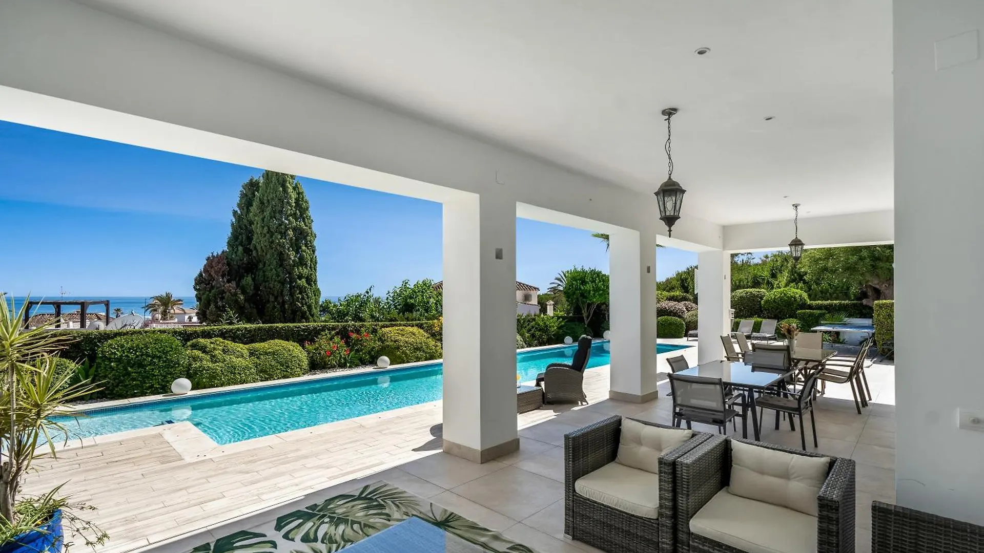 Hermosa Villa En Marbella,100 M Playa, Vistas Al Mar, Piscina Privada