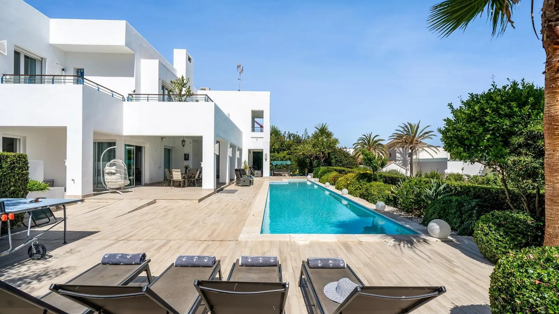 Hermosa Villa En Marbella,100 M Playa, Vistas Al Mar, Piscina Privada