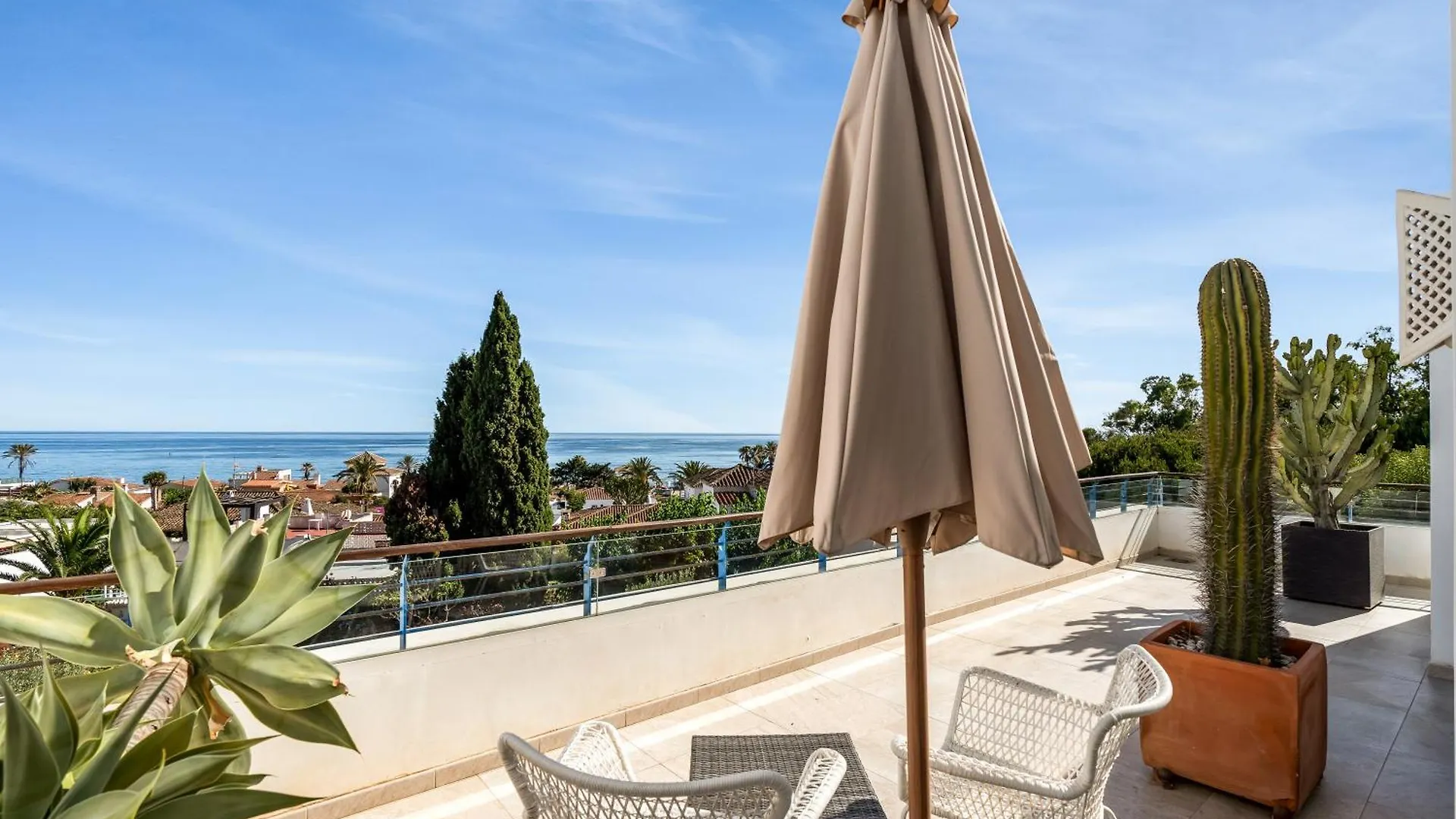 Hermosa Villa En Marbella,100 M Playa, Vistas Al Mar, Piscina Privada Spain