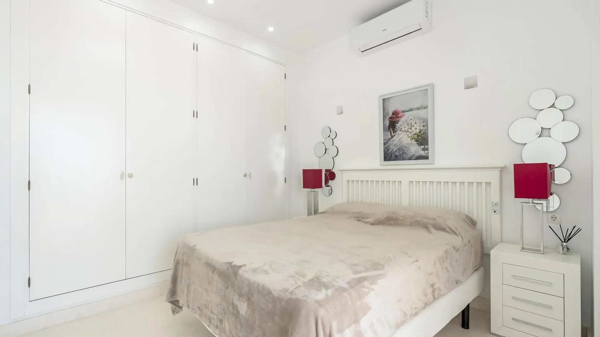 Hermosa Villa En Marbella,100 M Playa, Vistas Al Mar, Piscina Privada
