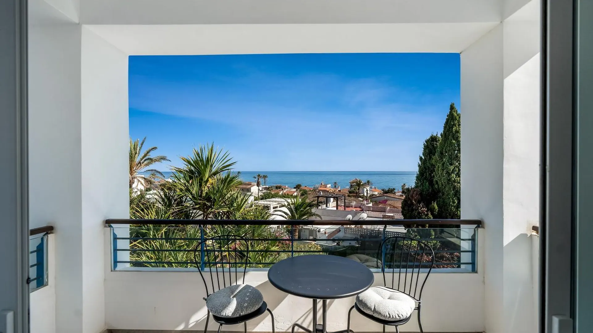 Hermosa Villa En Marbella,100 M Playa, Vistas Al Mar, Piscina Privada