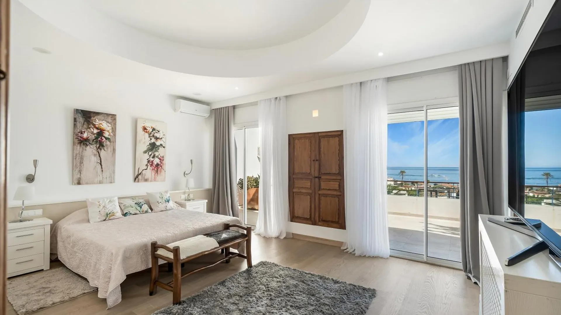 Hermosa Villa En Marbella,100 M Playa, Vistas Al Mar, Piscina Privada