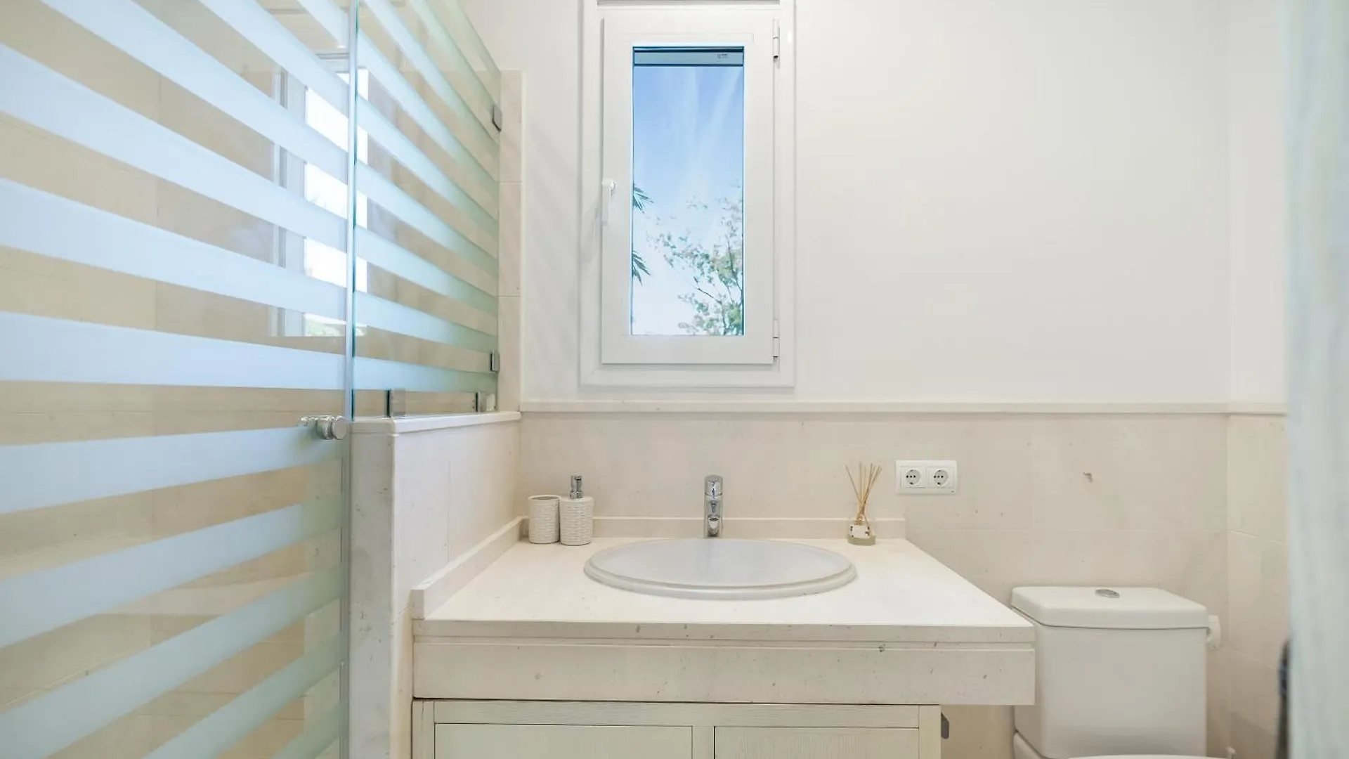Hermosa Villa En Marbella,100 M Playa, Vistas Al Mar, Piscina Privada