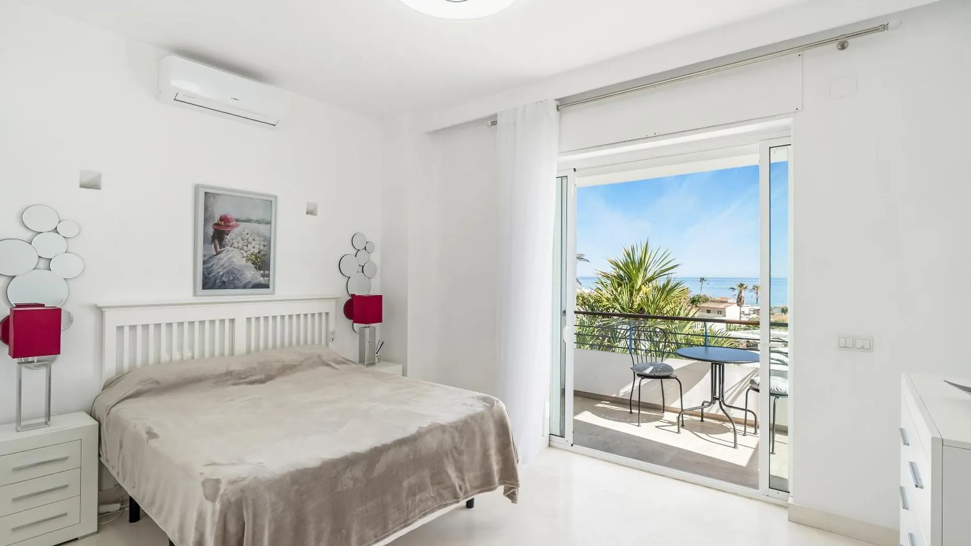 Hermosa Villa En Marbella,100 M Playa, Vistas Al Mar, Piscina Privada Spain