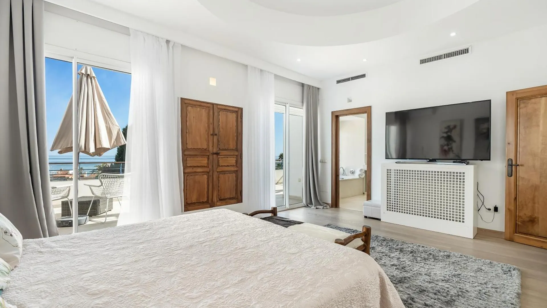 Hermosa Villa En Marbella,100 M Playa, Vistas Al Mar, Piscina Privada